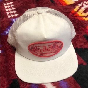 Von Dutch Accessories - Von Dutch white flat bill hat Von Dutch Accessories - Von Dutch white flat bill hat